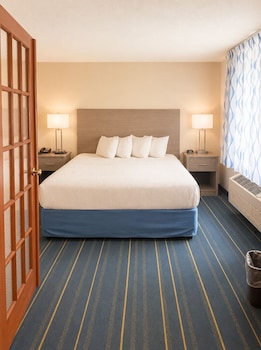 Suite, 1 King Bed, Non Smoking