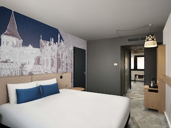Superior Suite, 1 Queen Bed (Separate Living Room)