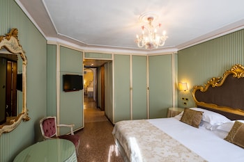 Suite (Saint Mark view)