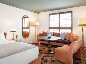 Deluxe Room, 1 King Bed, Microwave (Deluxe King)