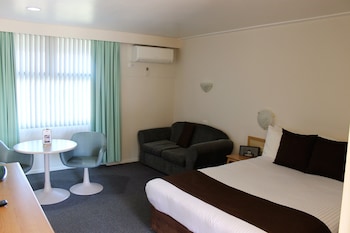 Standard Room (Queen)