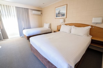 Standard Room (Queen)