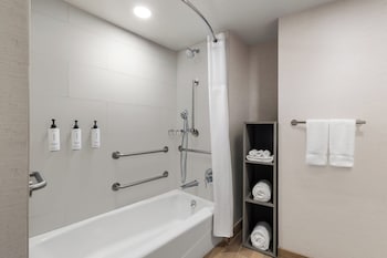 Standard Room, 1 King Bed, Accessible Bathtub (Mobility Accessible)