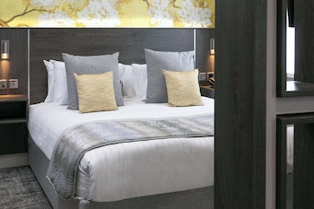 Suite, 1 King Bed, Non Smoking (with Sofabed)