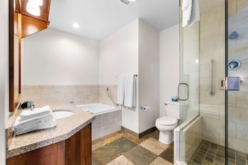 Suite, Multiple Beds, Kitchen, River View