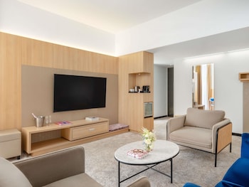 Suite, 1 Queen Bed