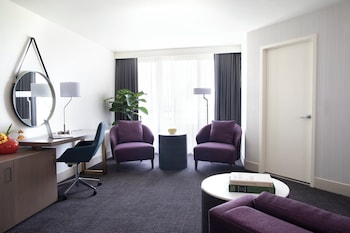 Junior Suite, 1 King Bed (Worklife)