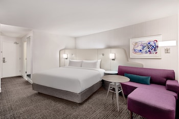Premium Room, 1 King Bed, Corner (Worklife)