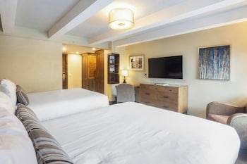Deluxe Room, 2 Queen Beds