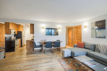 Studio (Lodge, with Murphy Bed)