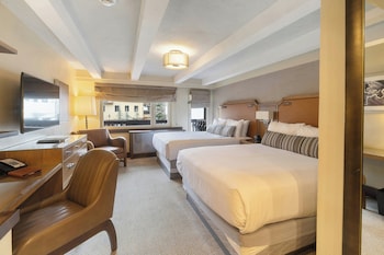 Deluxe Room, 2 Queen Beds