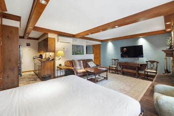 Studio (with Murphy Bed)