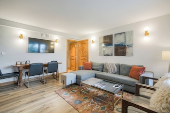 Studio (Lodge, with Murphy Bed)