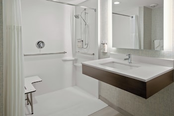 Standard Room, 1 King Bed, Accessible (Communication, Accessible Tub)