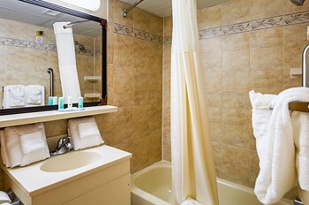 Room, Oceanfront, 2 Queen Beds & Sofa, Kitchenette