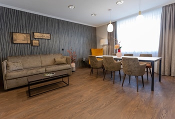 Standard Apartment, 1 Queen Bed, Kitchenette (Living Room)