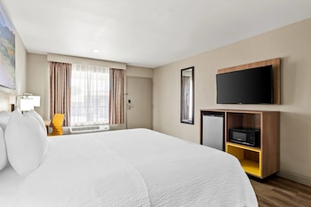 Standard Room, 1 King Bed