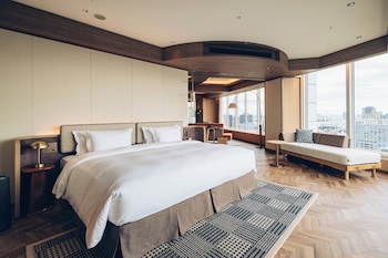 [October 2025 Newly Renovated] Panorama Suite, Non Smoking - Club Lounge Access, 32 Floor