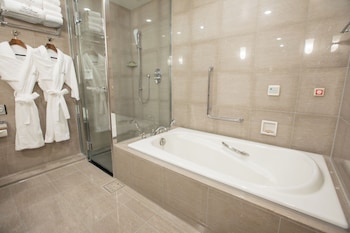 [October 2025 Newly Renovated] Familia Suite A, Non Smoking - Club Lounge Access, 32 Floor