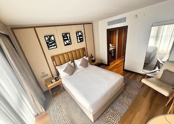 Classic Room, 1 Queen Bed, Accessible