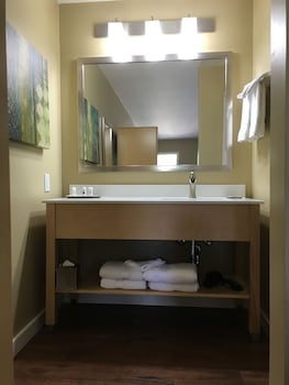 Suite, 1 Queen Bed, Accessible, Non Smoking