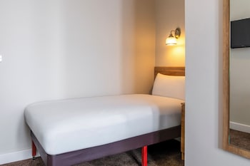 Single Room (No Windows)