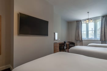 Family Room (2 Adults + 2 Children)