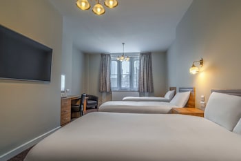 Family Room (2 Adults + 2 Children)