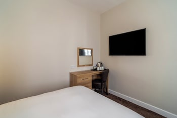 Family Room (2 Adults + 1 Children)