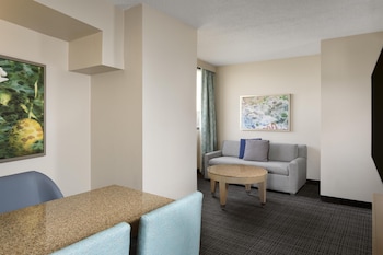 Suite, 1 King Bed, Corner