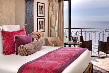 Standard Room, 1 Queen Bed, Beachside (Sea View  or Balcony)