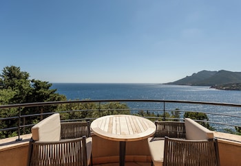 Suite, 1 King Bed, Terrace, Sea View (Hillside)