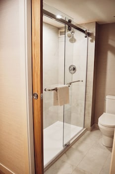 Deluxe Room, 1 King Bed, Harbor View (Renovated)