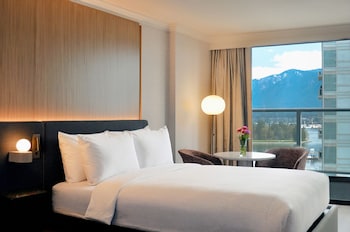 Room, 1 King Bed, Harbor View (Renovated, Partial Harbour View)