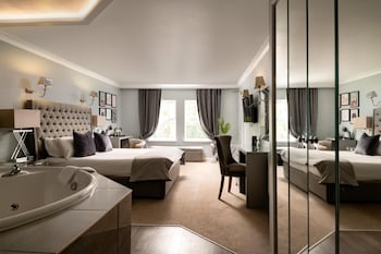 Suite, 1 King Bed, Non Smoking, Jetted Tub