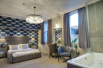 Deluxe Room, 1 King Bed, Non Smoking, Jetted Tub