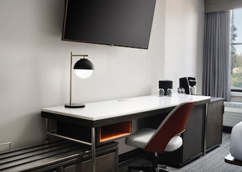 Room, 1 King Bed with Sofa bed (Hearing Accessible)