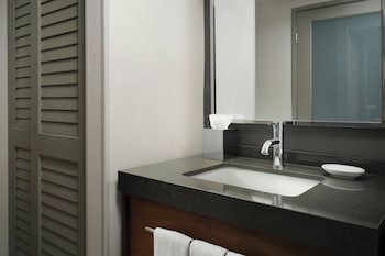 Room, 1 King Bed with Sofa bed (Hearing Accessible)