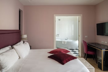 Deluxe Double Room, 1 King Bed (Queen)