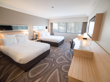 Room, 2 Queen Beds, City View