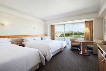 Guest room, 3 Twin Beds, Non Smoking, Disney or Bay view, Main Building, Balcony