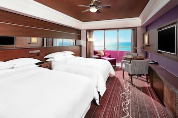 Club Room, 3 Twin Beds