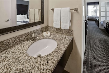 2 Full Beds, Family Suite