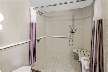 Suite, 1 King Bed, Accessible, Non Smoking (Mobility, Roll-in shower)