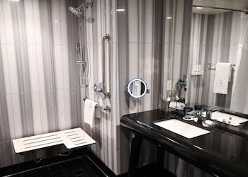 Deluxe Room, 1 King Bed, Accessible