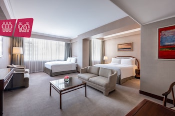 Deluxe Family Room