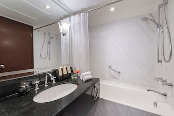 Superior Suite with The Continental Club Lounge access
