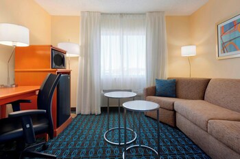 Executive Suite, 1 King Bed with Sofa bed (Mobility Accessible, Tub)