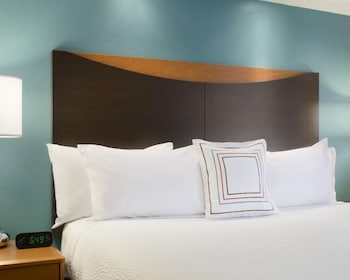 Executive Suite, 1 King Bed with Sofa bed (Mobility Accessible, Tub)
