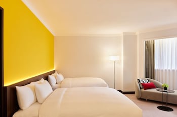 Superior Suite with The Continental Club Lounge access